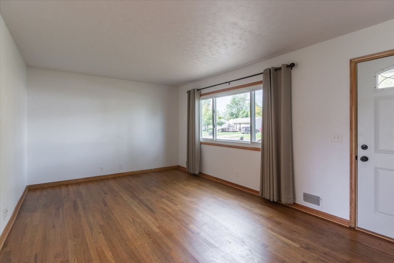 213 Highland Dr - Photo 6 of 20