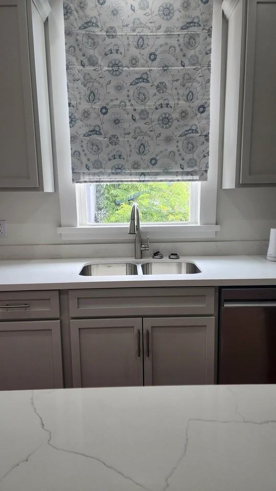1860 Rosiere St - Photo 4 of 17