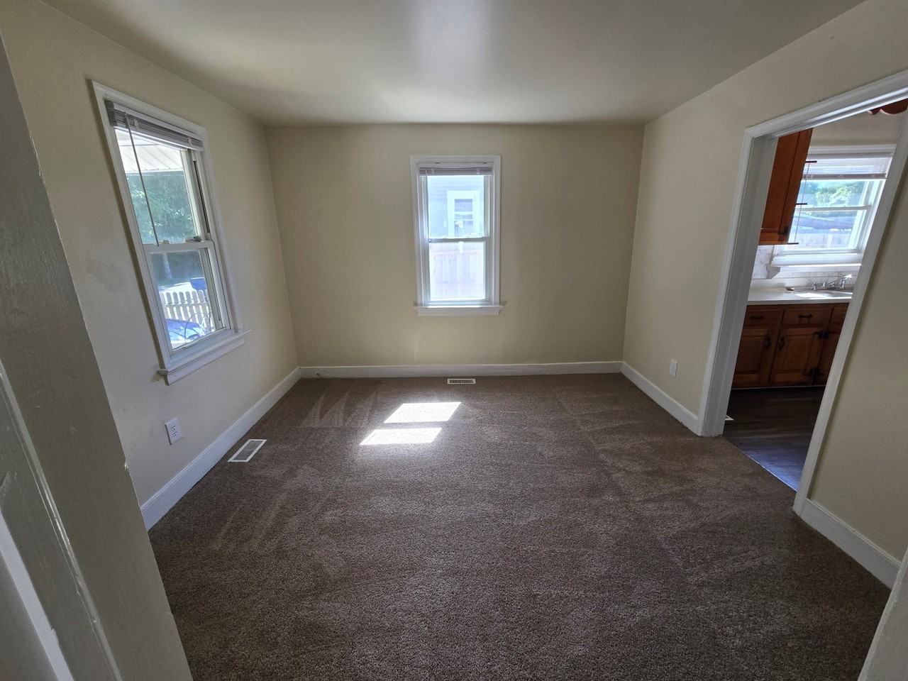 5006 Oriole Ave - Photo 3 of 12