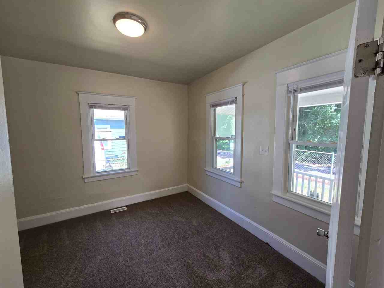 5006 Oriole Ave - Photo 6 of 12