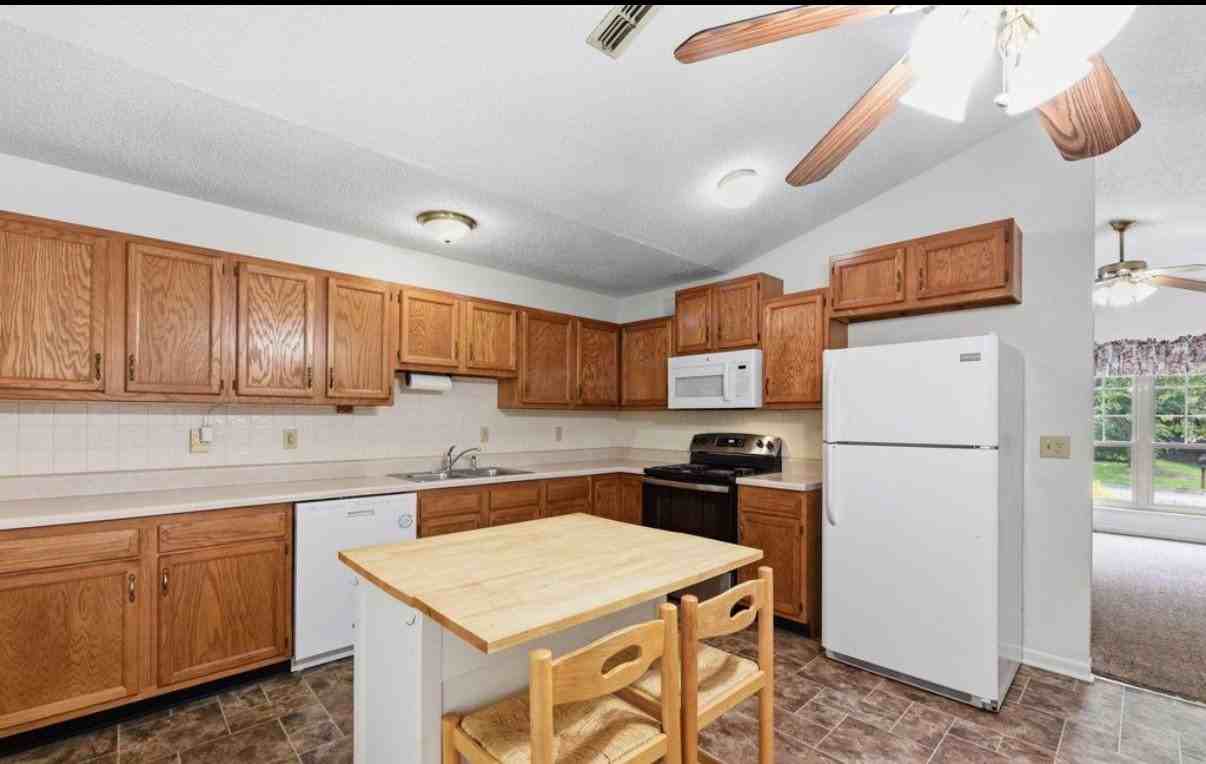 1409 Waynesboro Ln - Photo 7 of 20