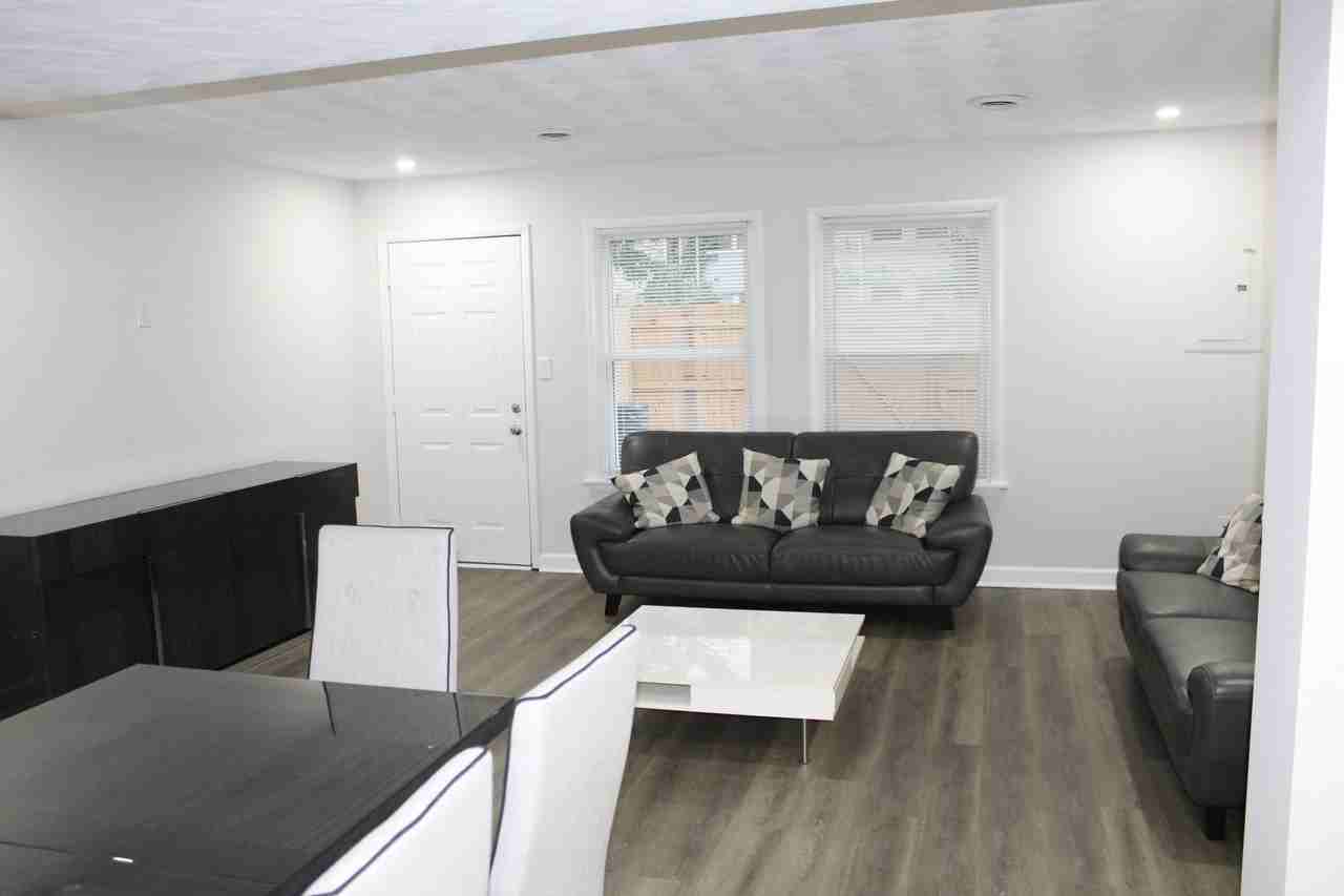4552 Greenwood Dr - Photo 3 of 17