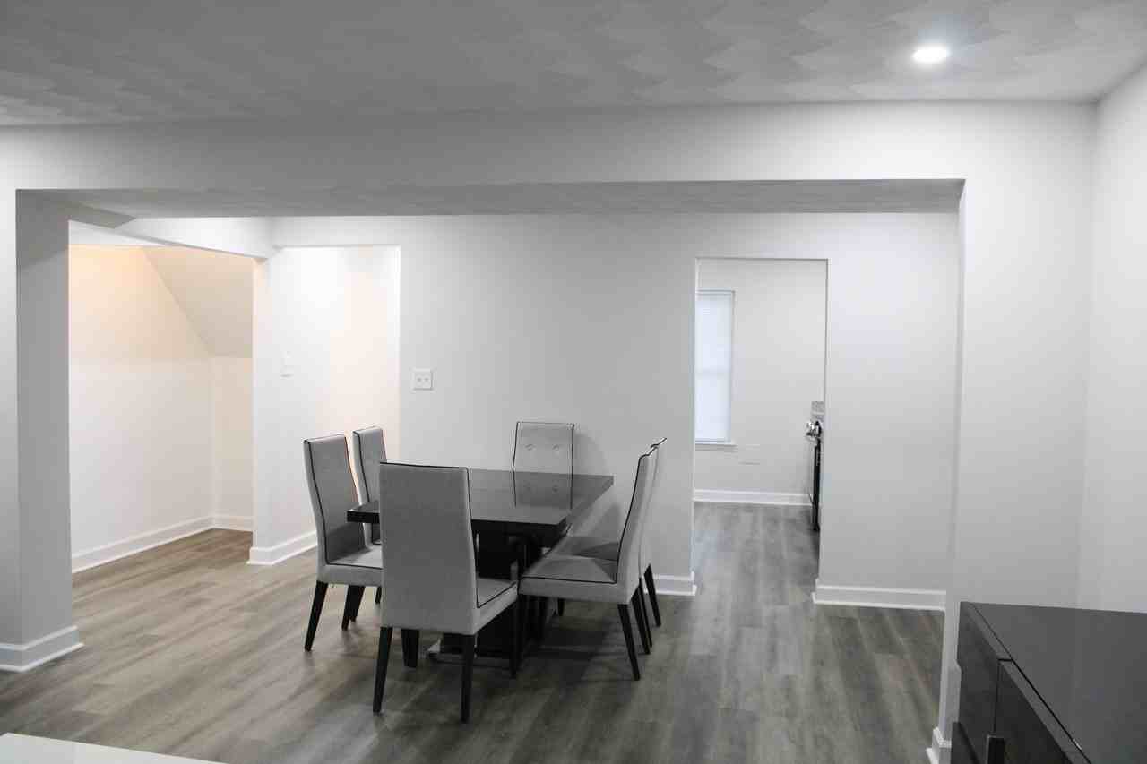 4552 Greenwood Dr - Photo 4 of 17