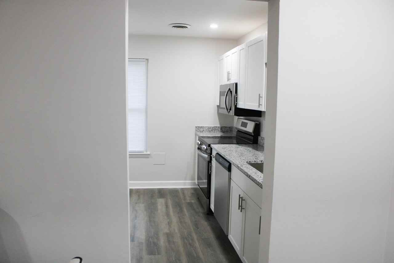 4552 Greenwood Dr - Photo 5 of 17