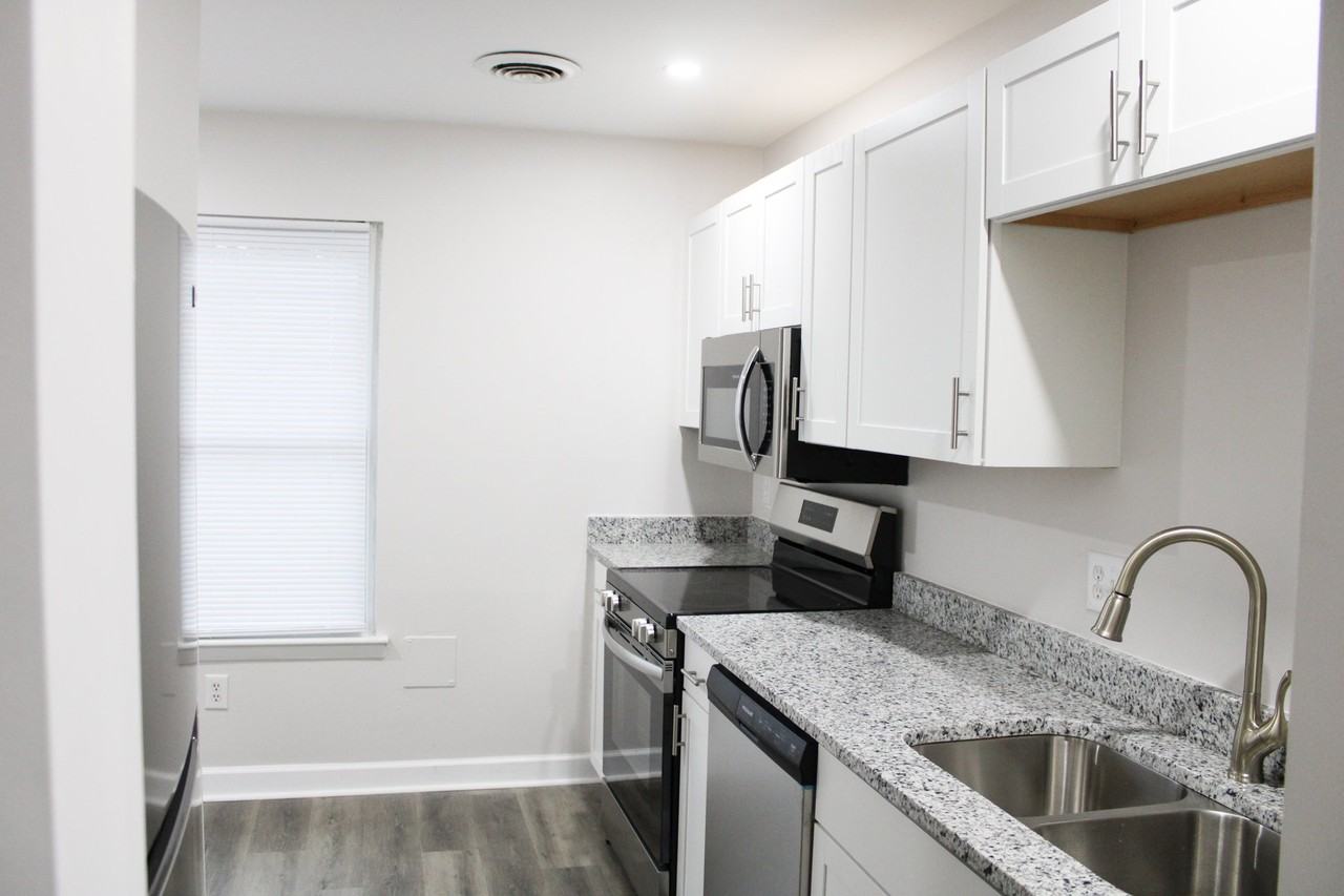 4552 Greenwood Dr - Photo 6 of 17