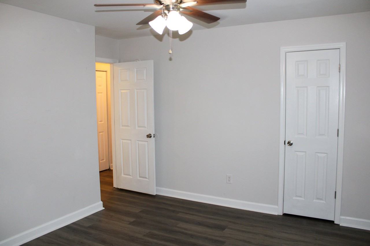 4552 Greenwood Dr - Photo 7 of 17