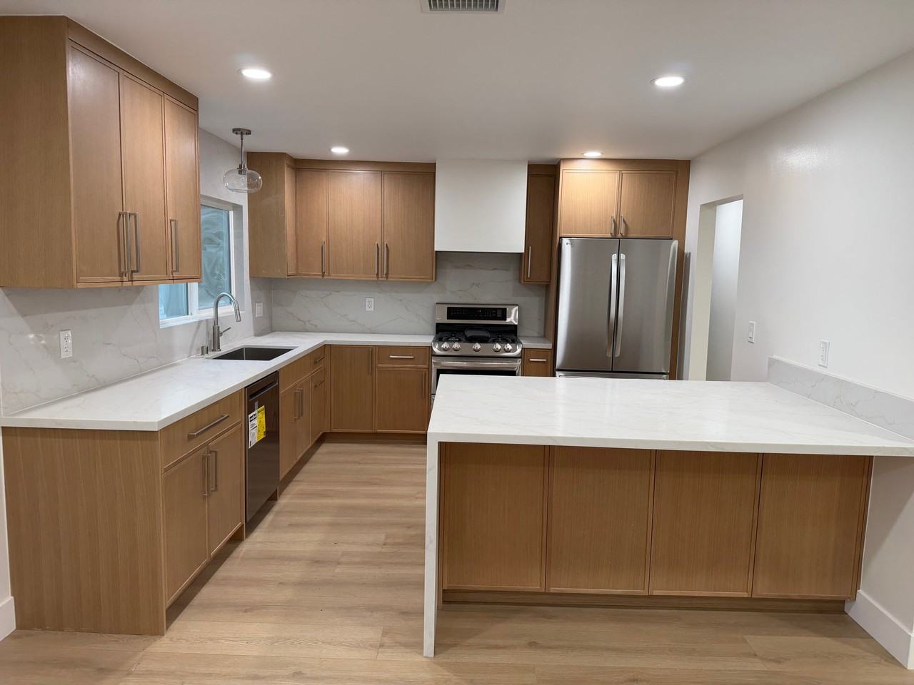 685 Center St - Photo 2 of 5