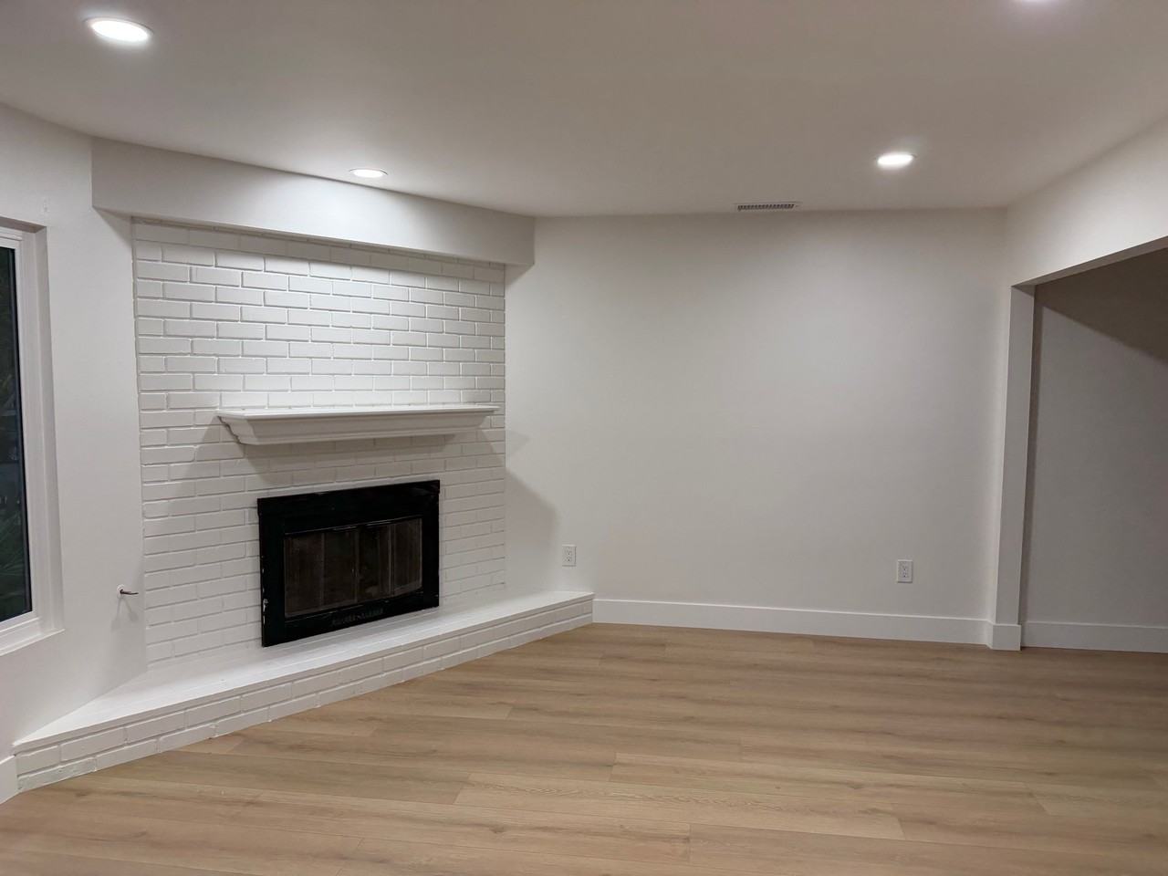 685 Center St - Photo 5 of 5