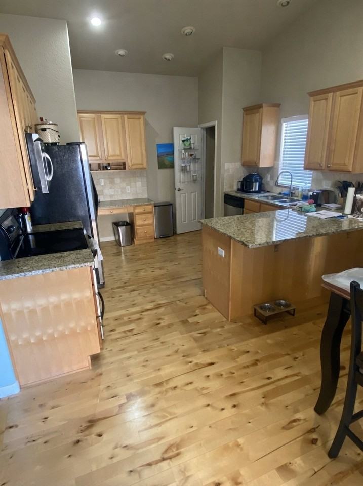 608 62nd Ave - Photo 4 of 9