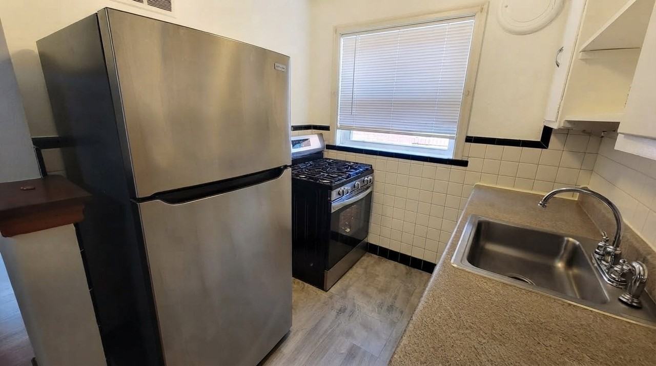6237 Eichelberger St #2W - Photo 3 of 6