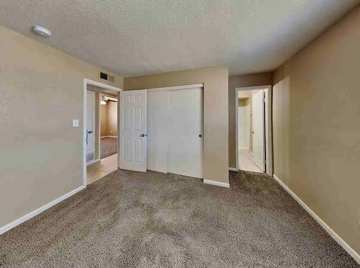 5026 S 20th Ave - Photo 4 of 7