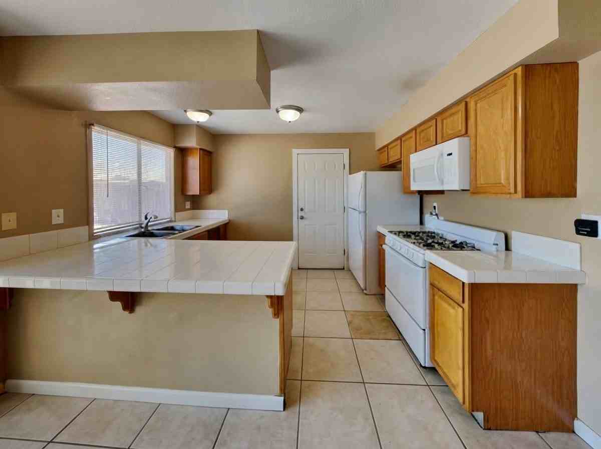 5026 S 20th Ave - Photo 5 of 7