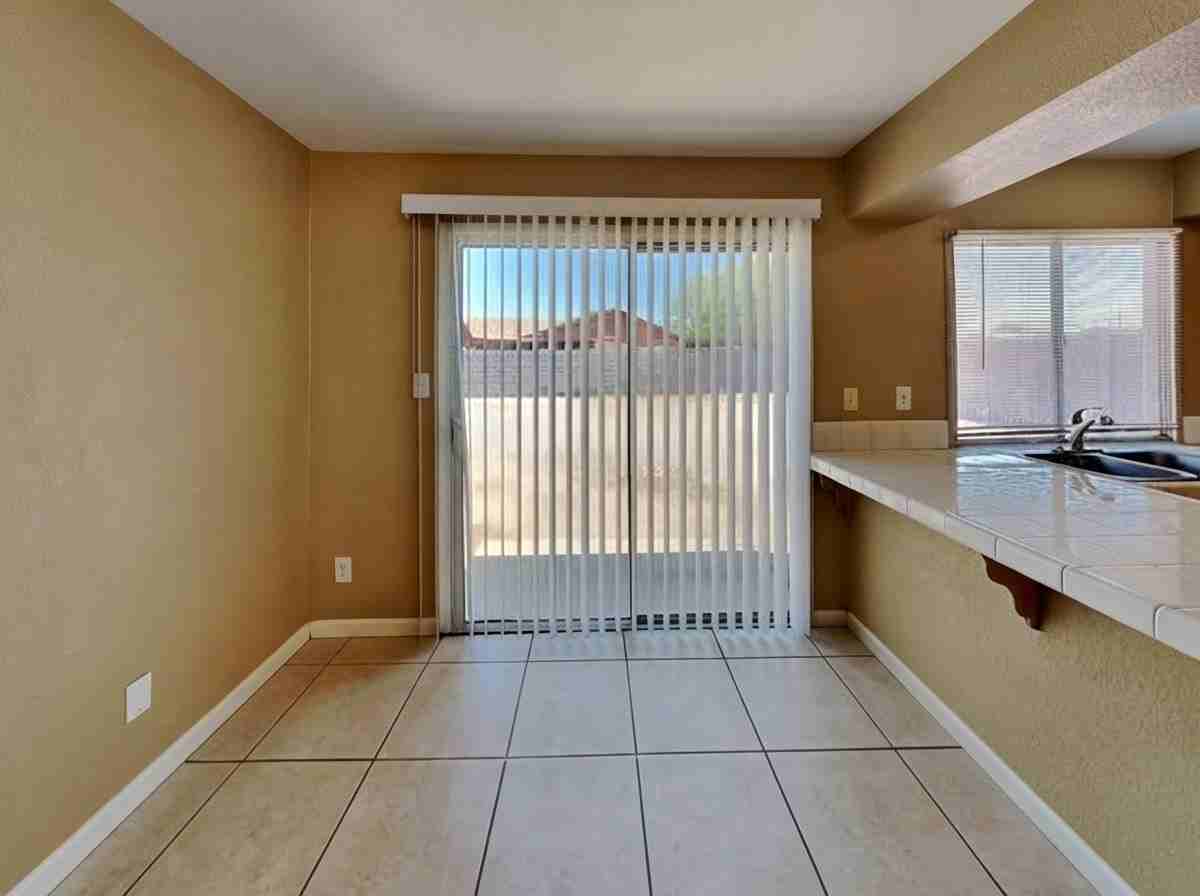5026 S 20th Ave - Photo 6 of 7