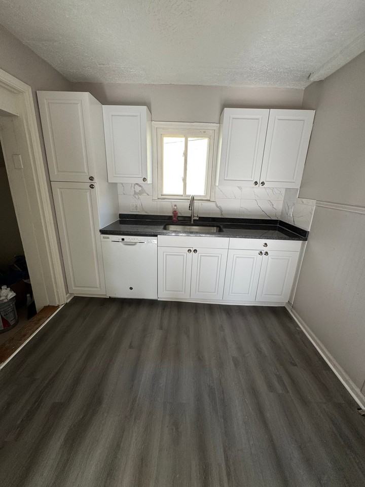 8851 Hugh St - Photo 4 of 14