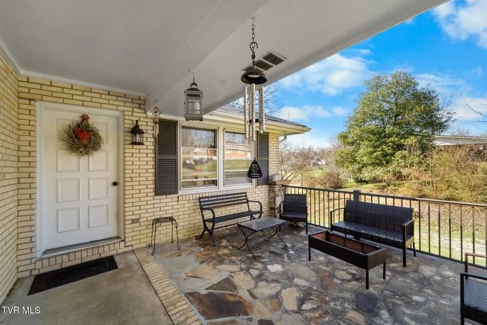 16261 Mary St - Photo 3 of 19