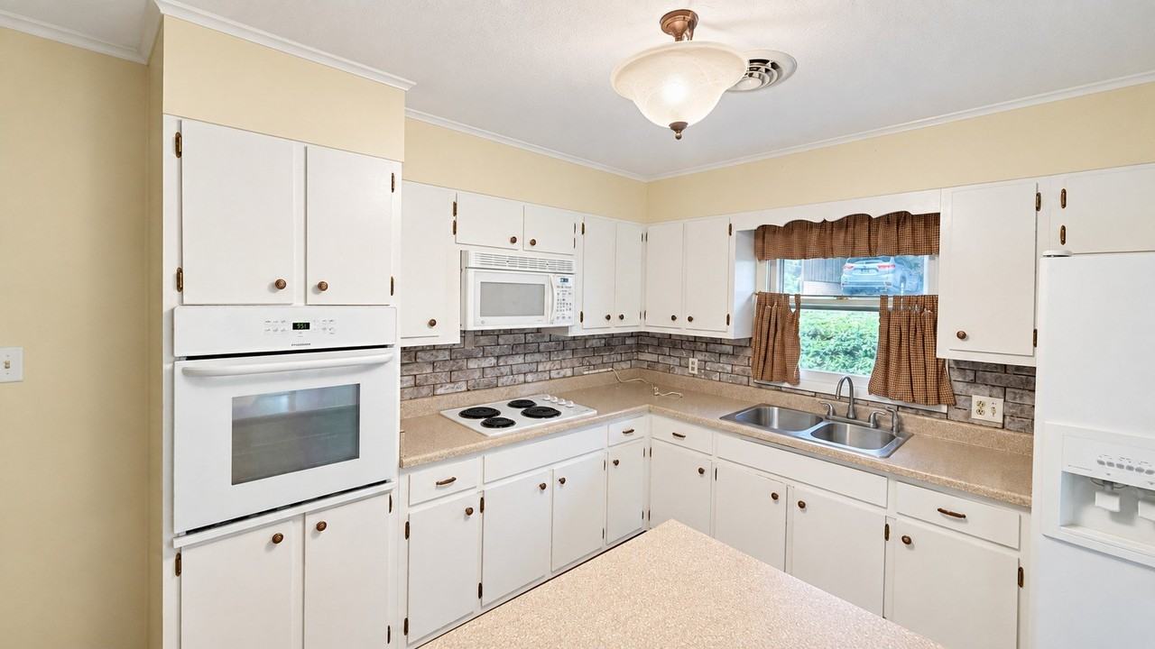 16261 Mary St - Photo 5 of 19