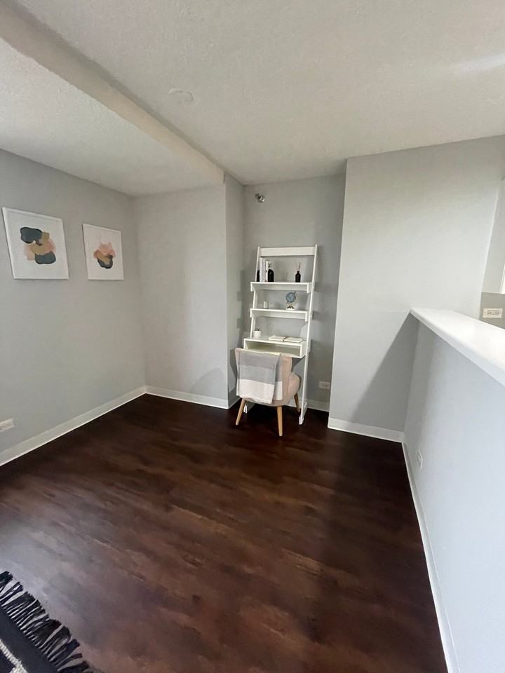 333 E Grand Ave - Photo 3 of 7