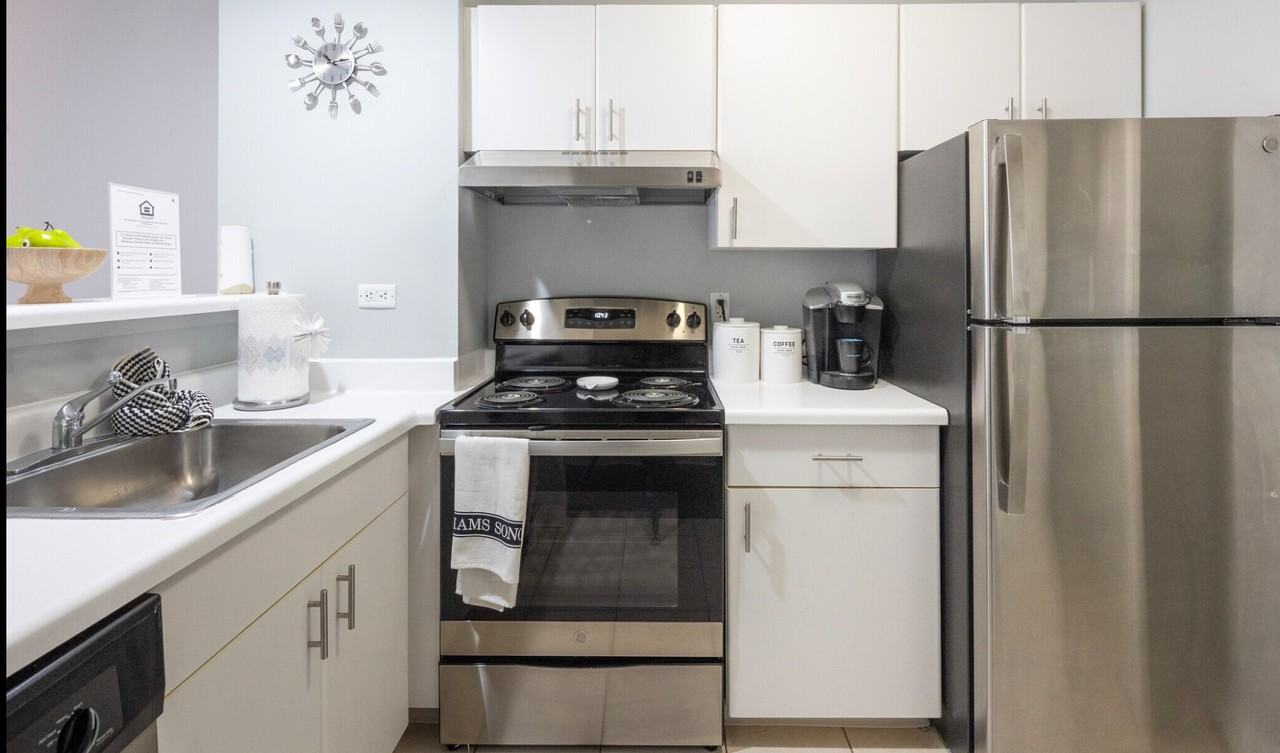 333 E Grand Ave - Photo 4 of 7