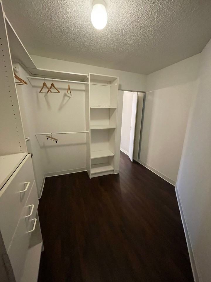 333 E Grand Ave - Photo 6 of 7