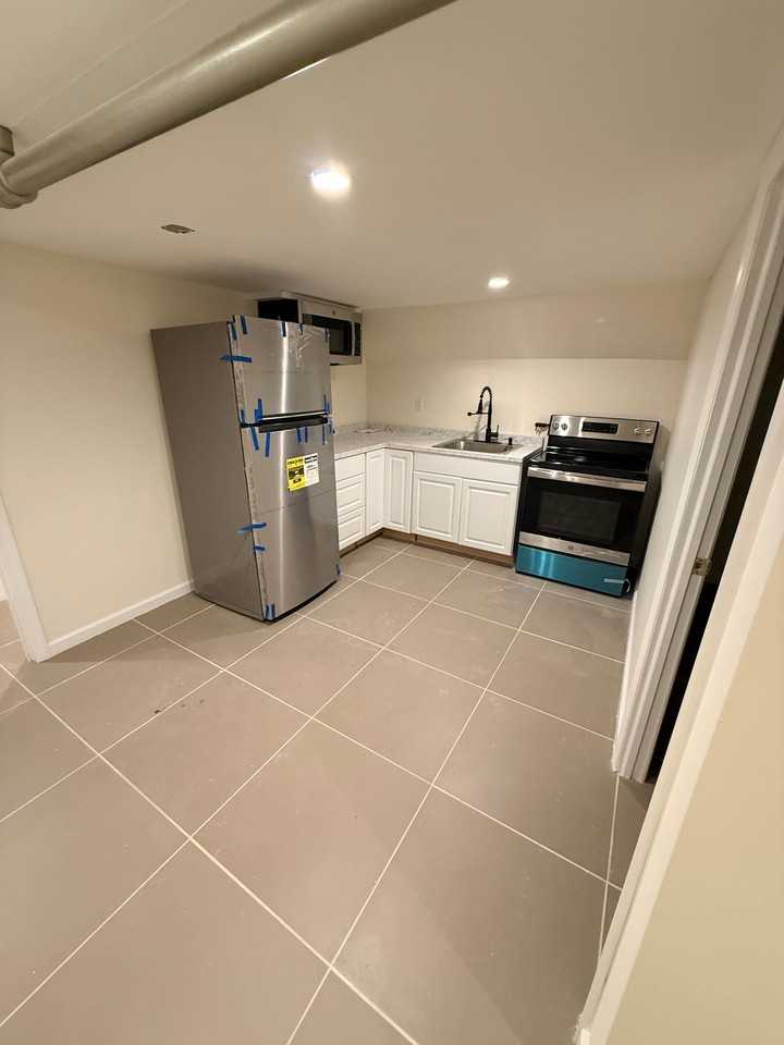 846 E 48th St #1 - Photo 2 of 9