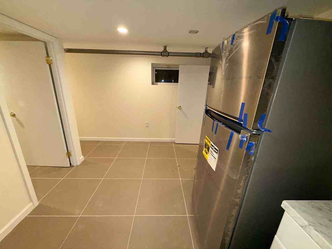 846 E 48th St #1 - Photo 4 of 9
