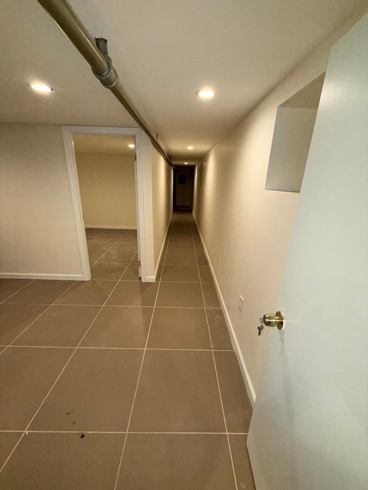 846 E 48th St #1 - Photo 5 of 9