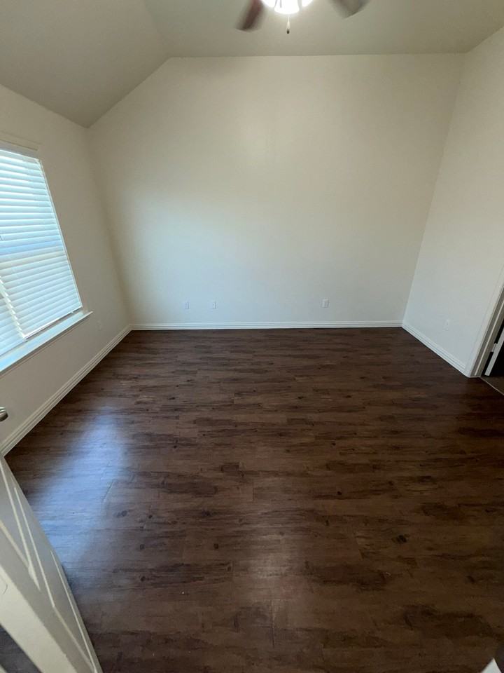 8310 Saddle Brook Drive - Photo 5 of 13