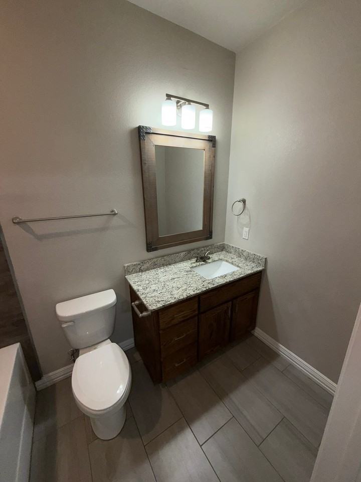 1066 United Dr - Photo 3 of 19