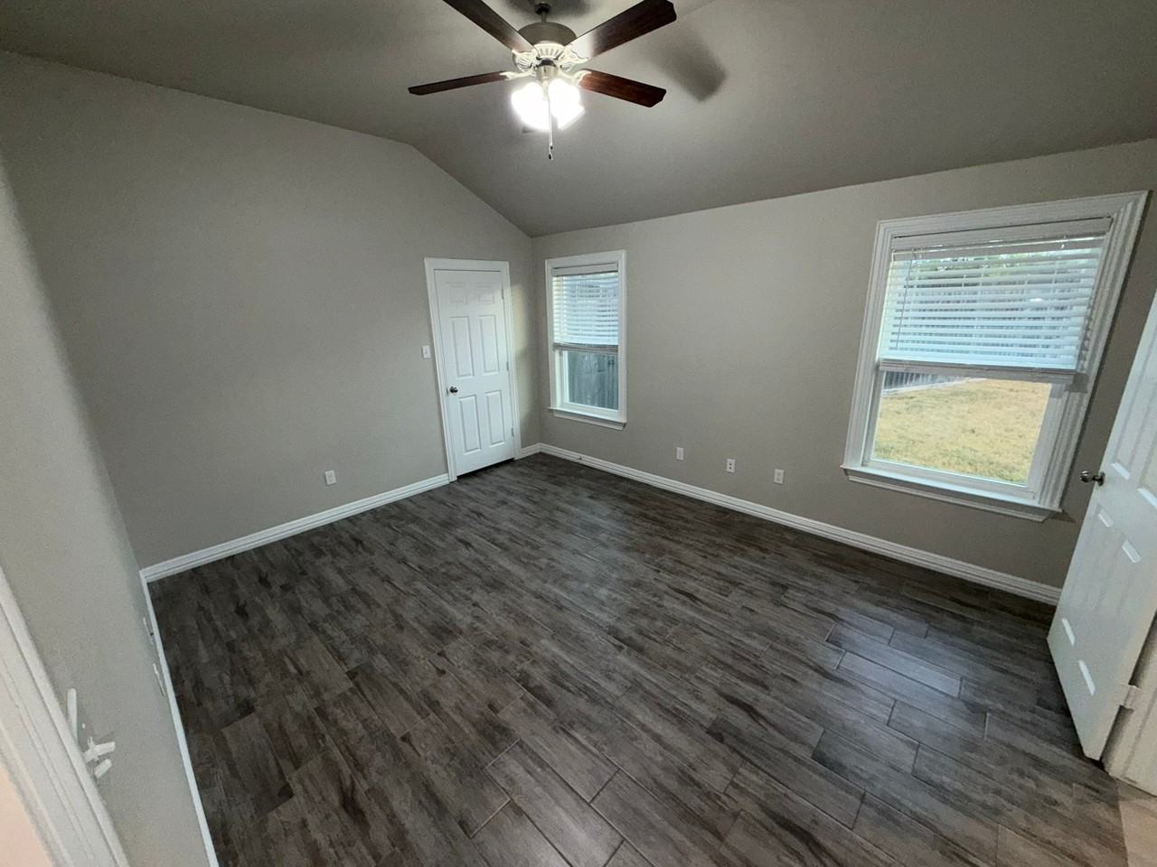 1066 United Dr - Photo 5 of 19