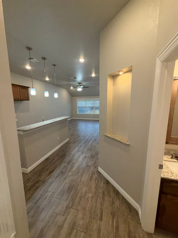 1066 United Dr - Photo 6 of 19