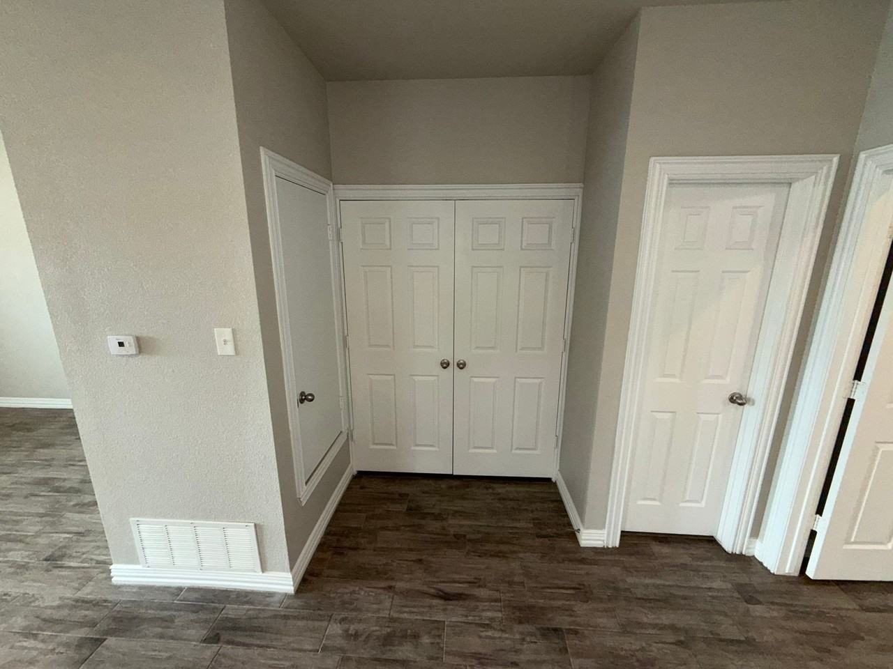 3006 Fenway Cir - Photo 3 of 12