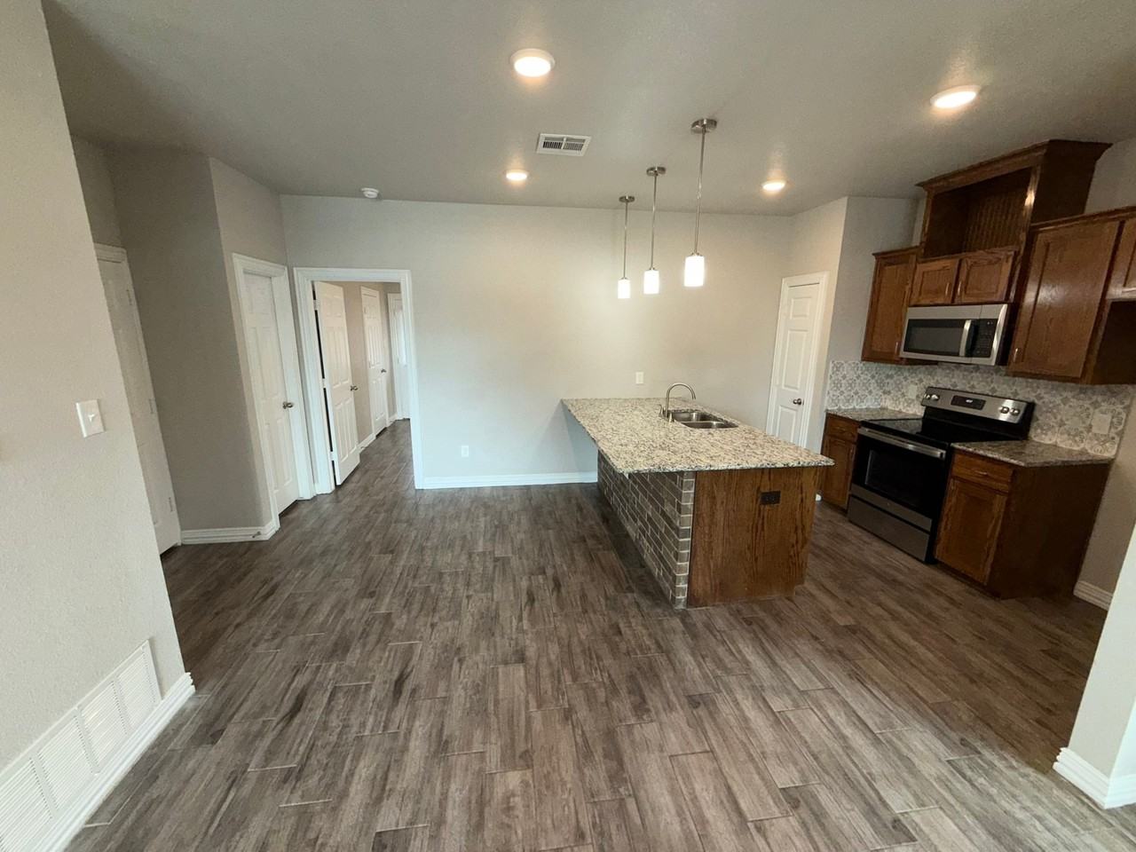 3006 Fenway Cir - Photo 5 of 12