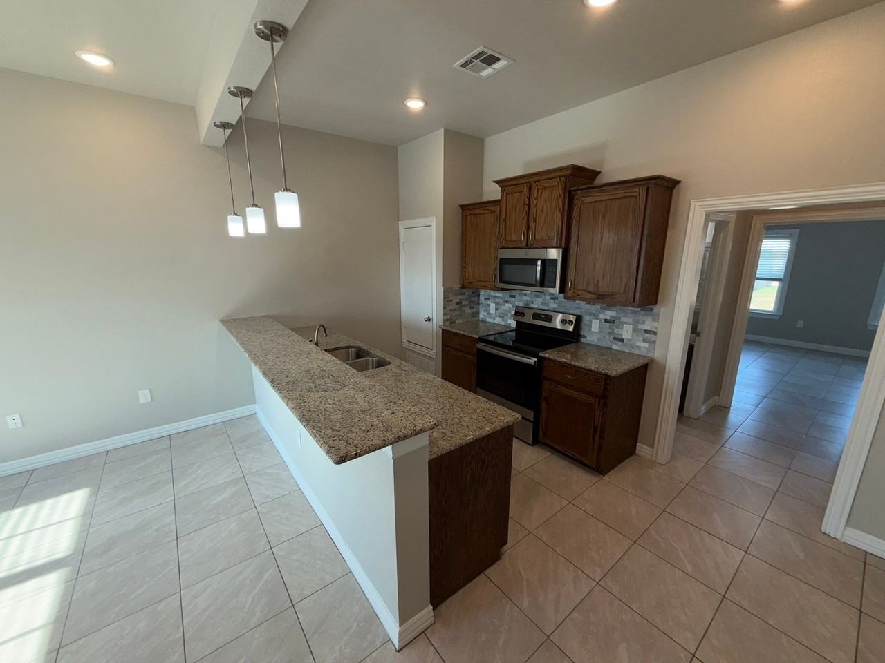 3210 S 13th St - Photo 4 of 12