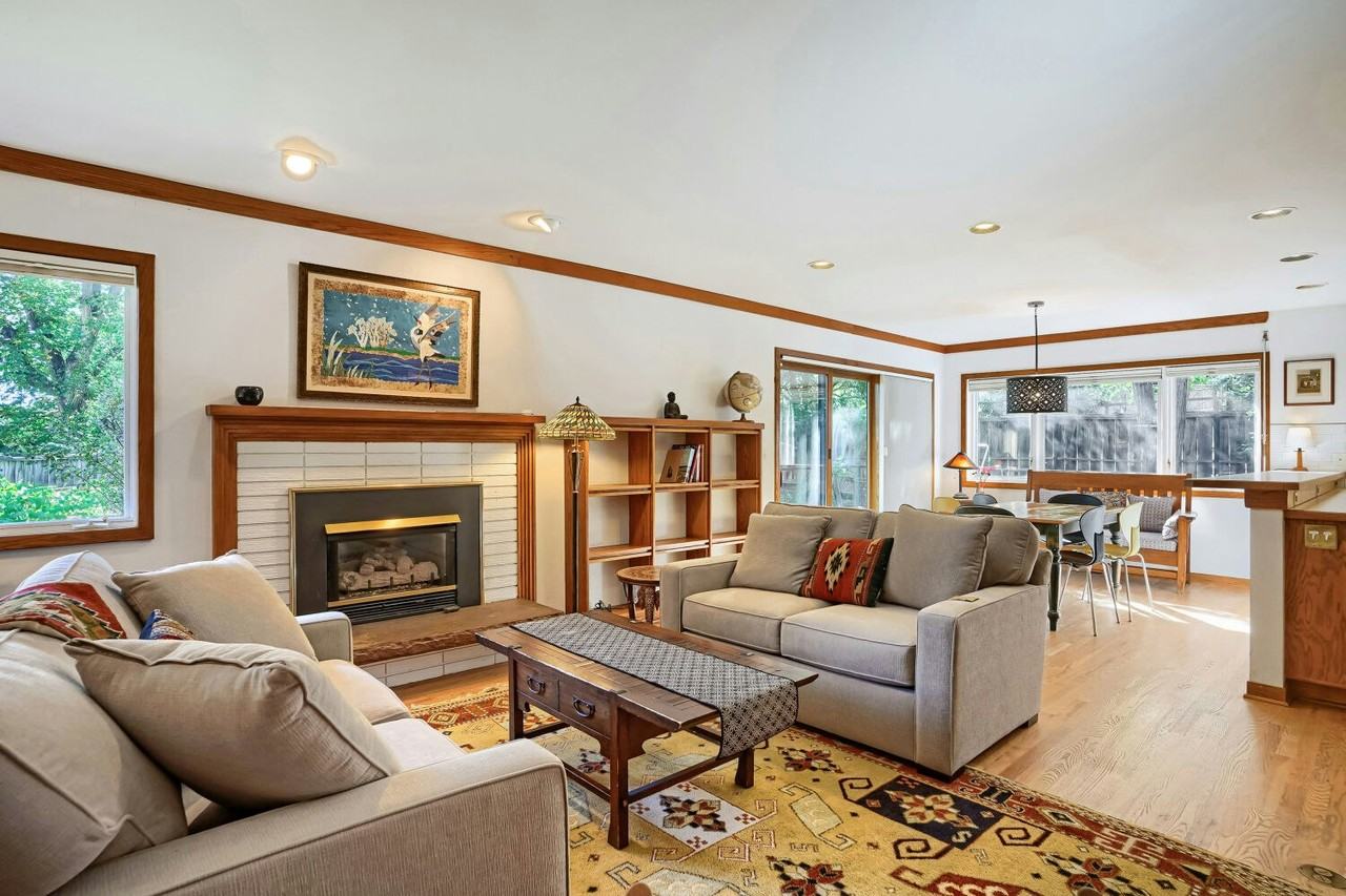 2620 Cornell Circle - Photo 4 of 27