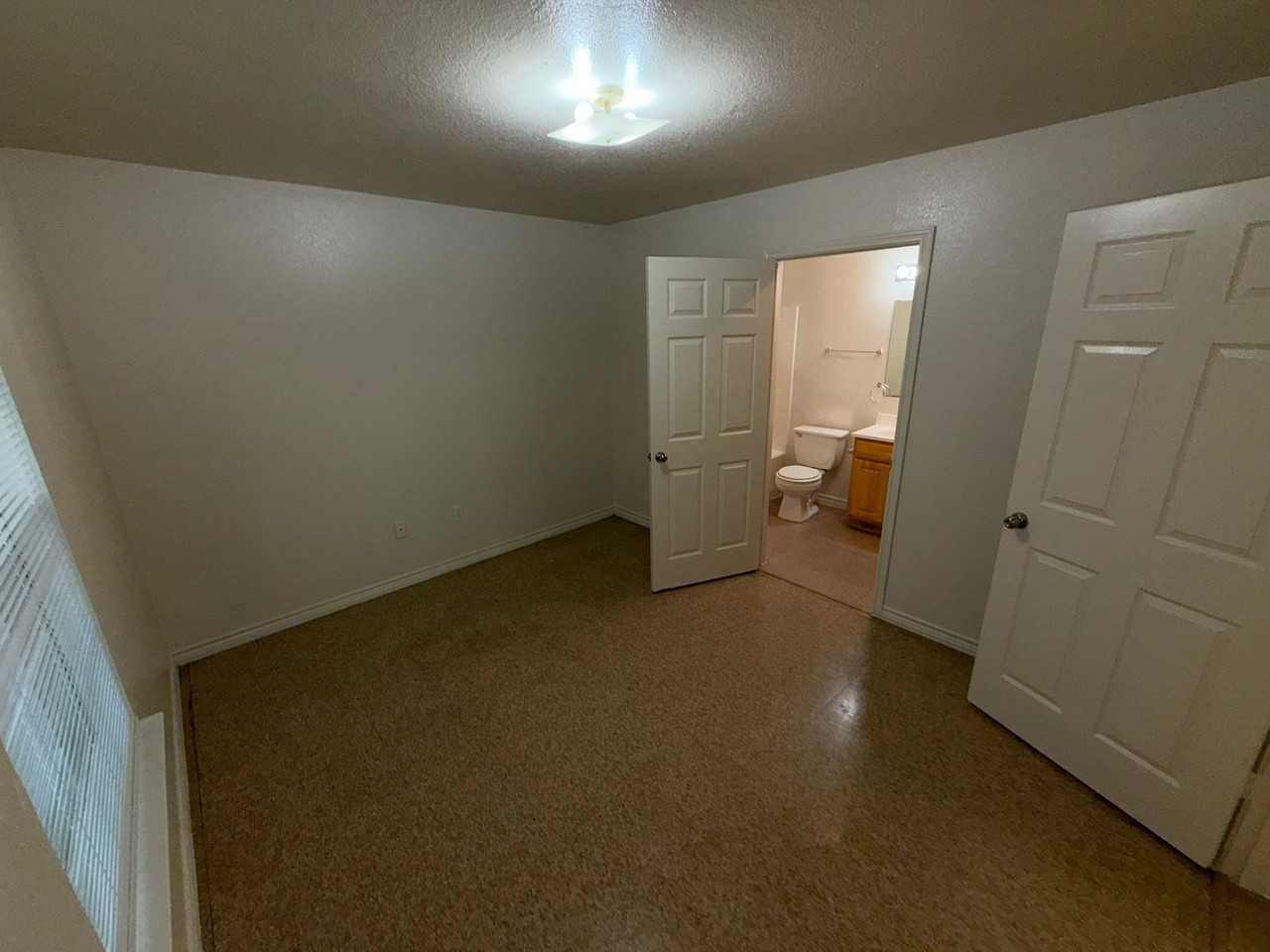 1121 South Terrace - Photo 2 of 7