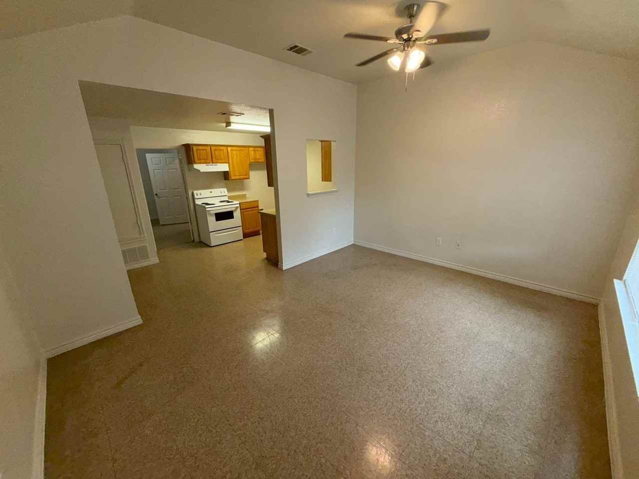 1121 South Terrace - Photo 4 of 7