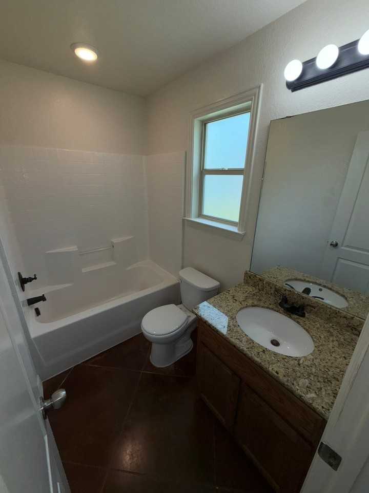 1104 South MLK - Photo 3 of 10