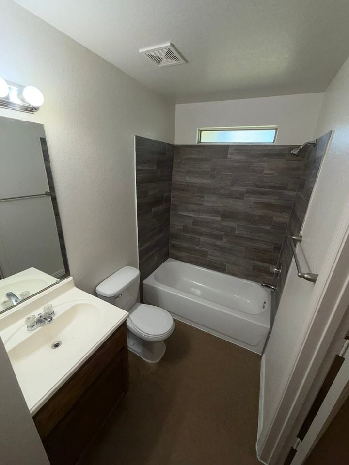 1118 South MLK - Photo 3 of 9