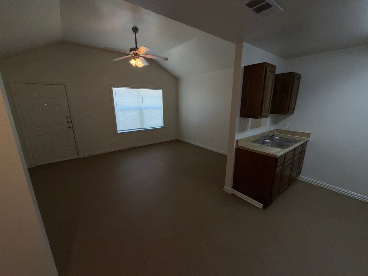1118 South MLK - Photo 4 of 9