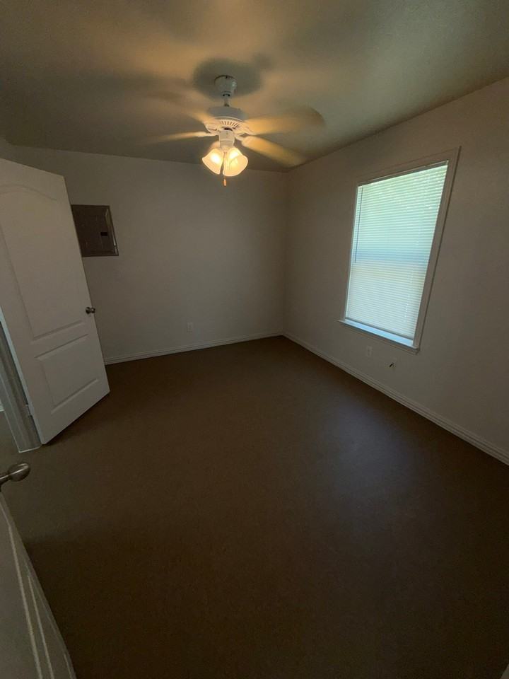 1118 South MLK - Photo 7 of 9