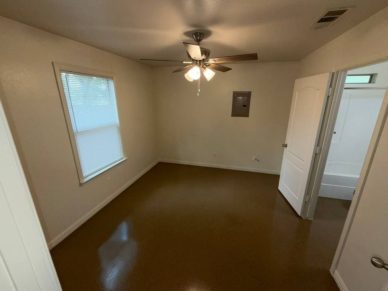 1120 S MLK - Photo 4 of 9
