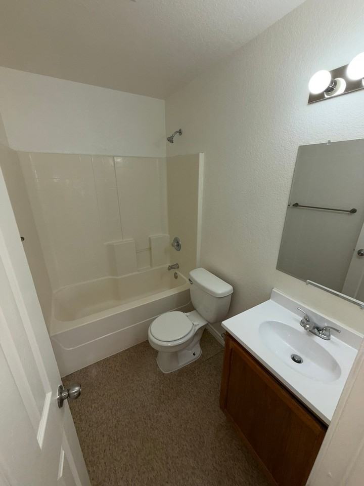 212 S 12th St - Photo 3 of 17