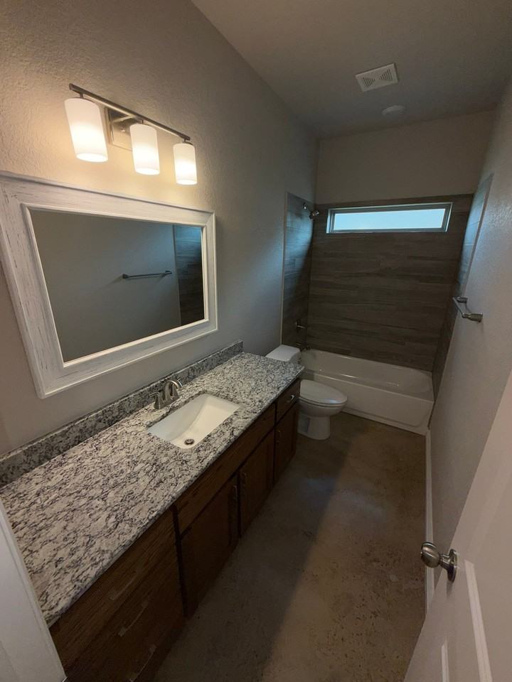 2435 Briar Hollow Dr - Photo 3 of 18