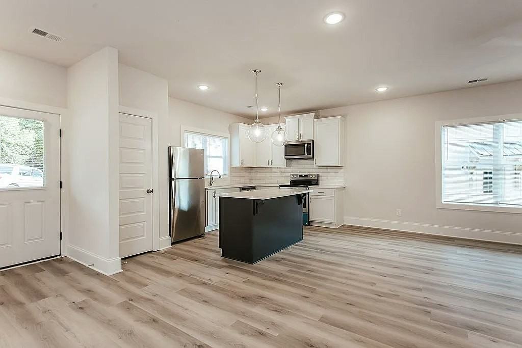 114 Lake Street - Photo 4 of 20