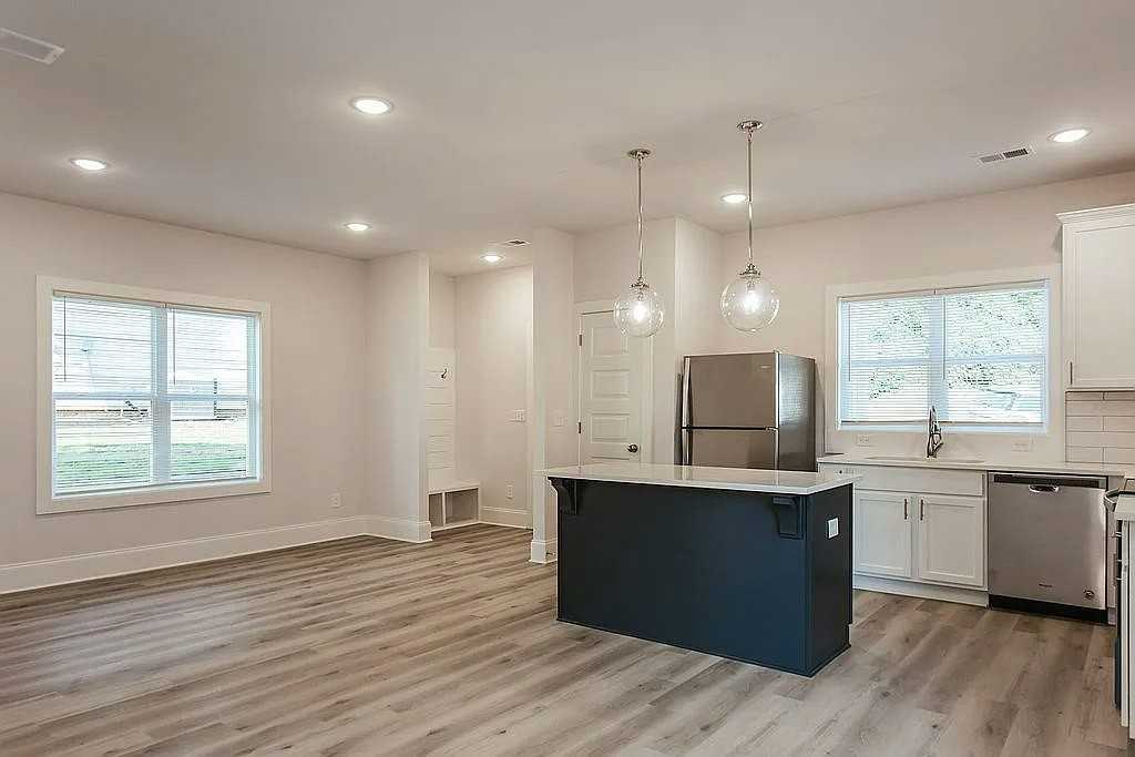 114 Lake Street - Photo 7 of 20