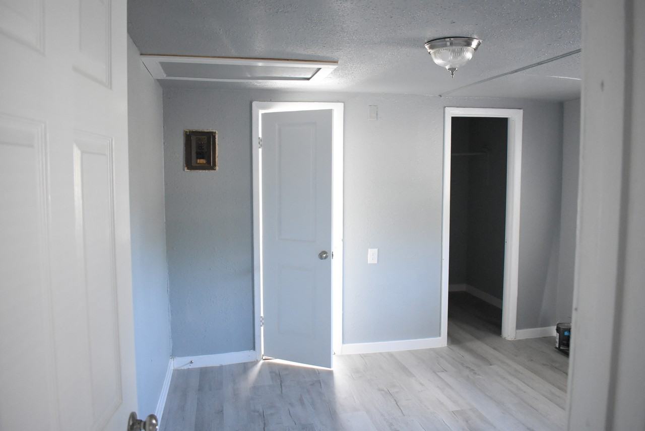 1518 Brown St #1 - Photo 3 of 11