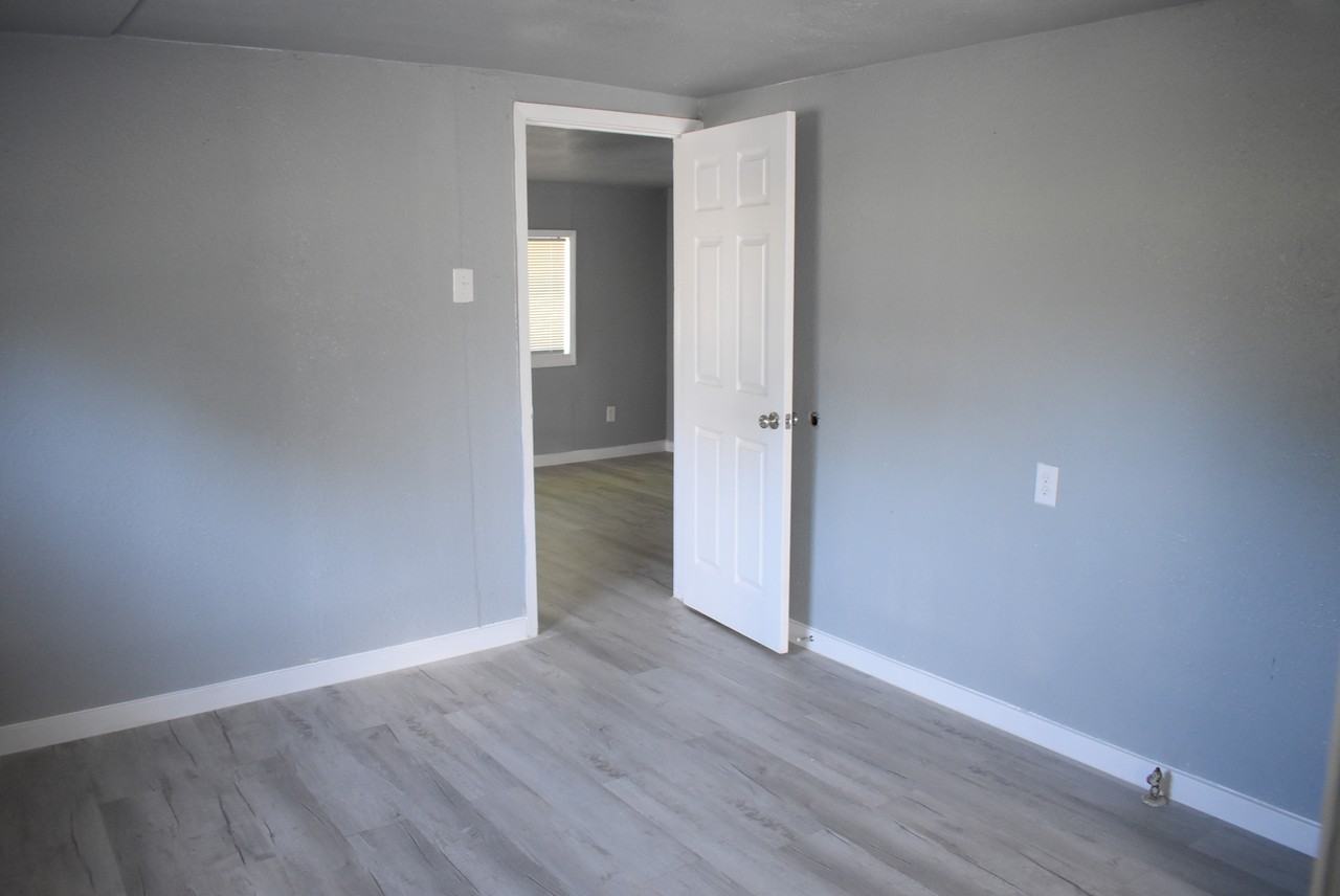 1518 Brown St #1 - Photo 7 of 11