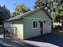 featured image of 1067 Oak St #2