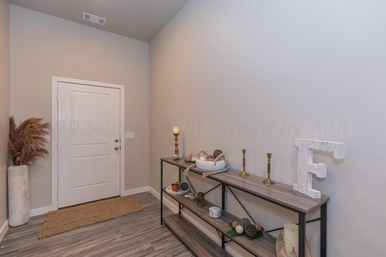 1839 Montaluse Rd - Photo 4 of 35