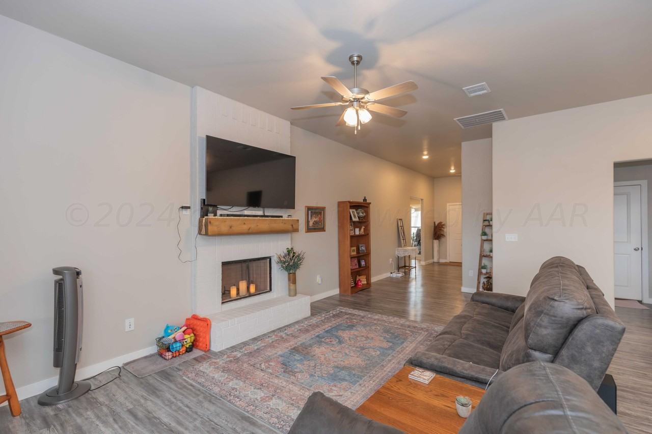 1839 Montaluse Rd - Photo 5 of 35